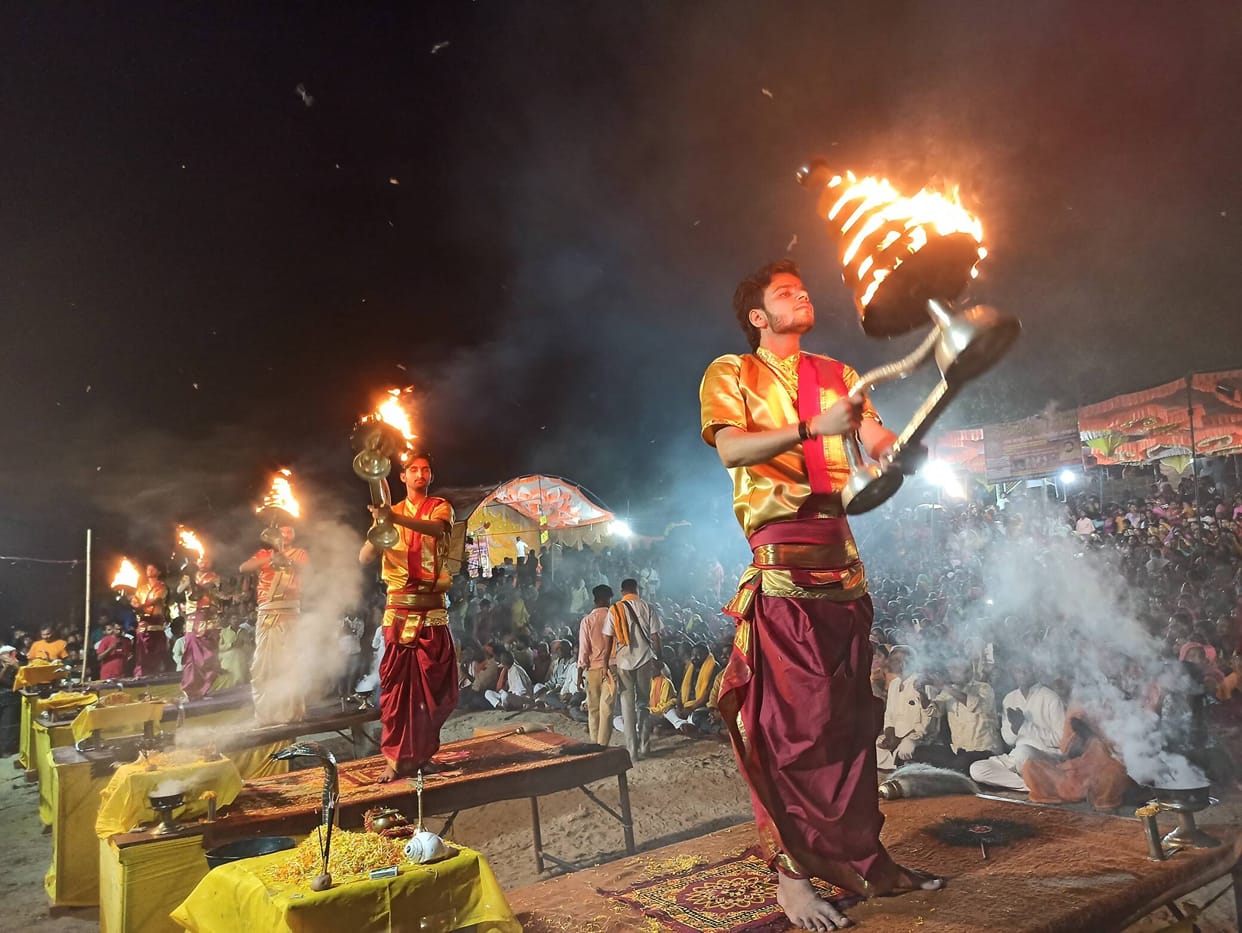 The golden shade of lamps filled the banks of Ganga with divine aura