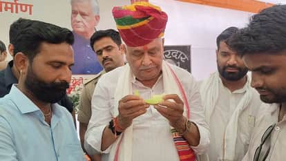 Agriculture Minister Kirodi Lal Meena warned the officials from the stage!