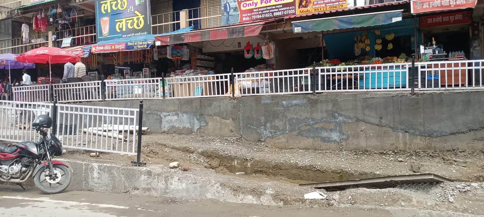 नगर निगम हमीरपुर के तहत लोक निर्माण विभाग की ओर से शुरू किया गया कार्य। संवाद