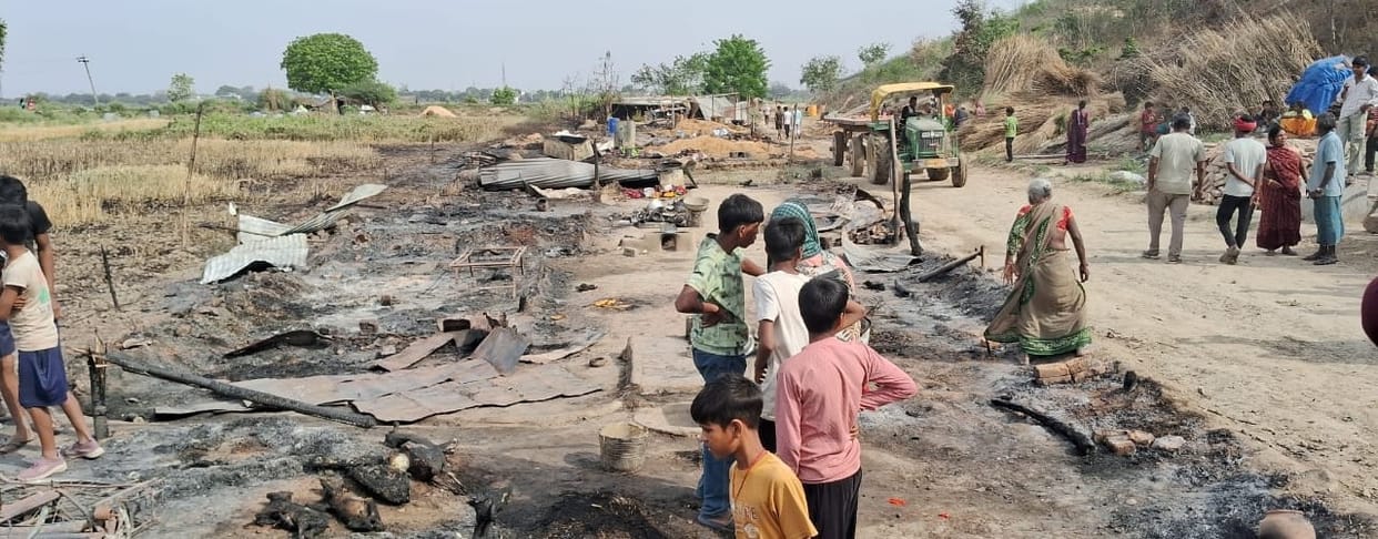 Eight huts reduced to ashes, five goats died, it took 1.5 hours to extinguish the fire with 3 tankers.