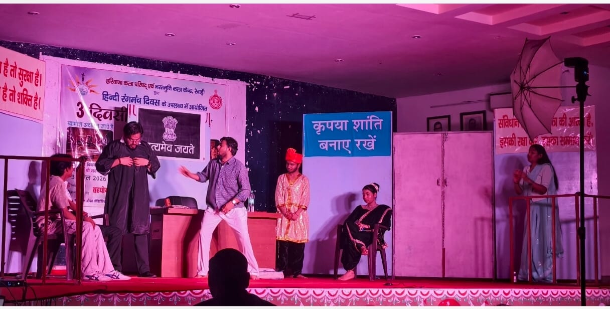 Lively acting captivated the audience in Khamosh Adalat