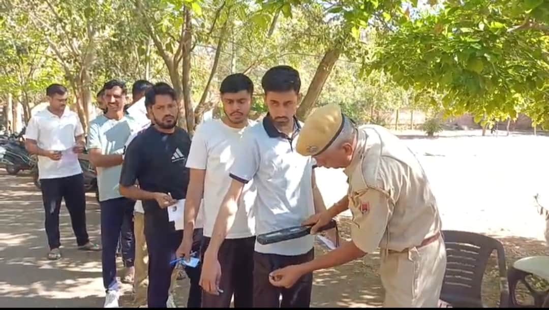 परीक्षा केंद्रों पर हुई सख्त निगरानी व चेकिंग