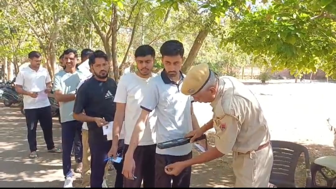 परीक्षा केंद्रों पर हुई सख्त निगरानी व चेकिंग