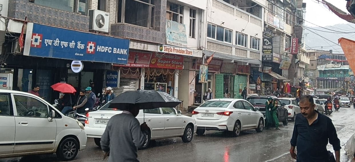Rain cools the weather, day temperature drops by 5 degrees
