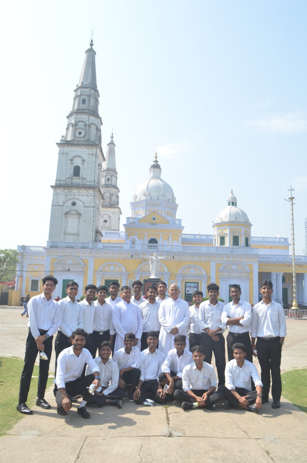 Message of love and harmony in the joy of resurrection of Lord Jesus on Easter