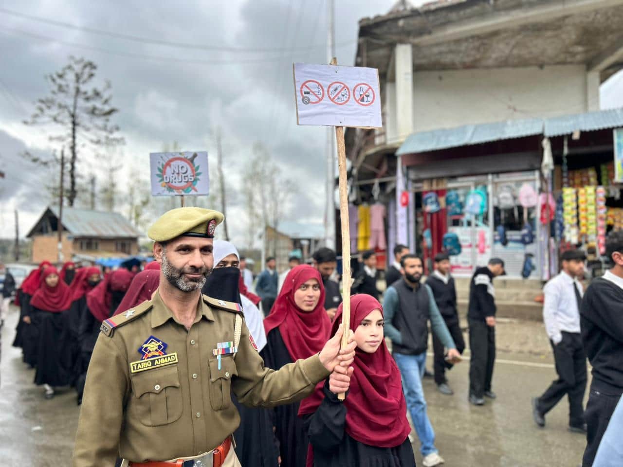 शोपियां के केलर में नशा विरोधी जागरुकता रैली। संवाद