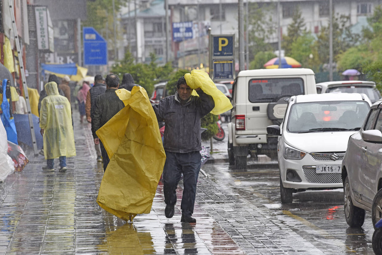 Srinagar, Weather, Rain, Temperature Reduce