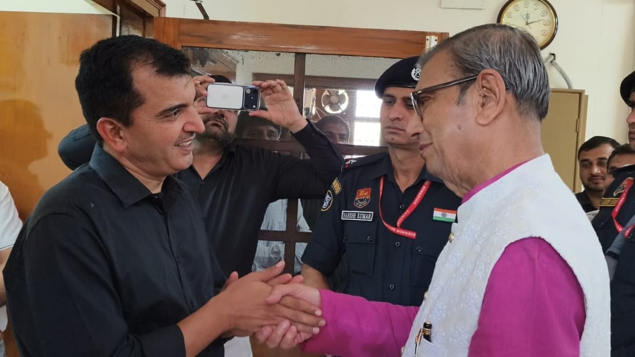 The Governor stayed for 30 minutes at the Narwana Rest House.