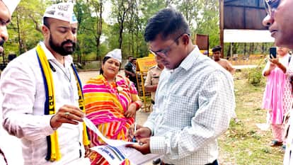 Aam Aadmi Party strong protest against increase in electricity rates