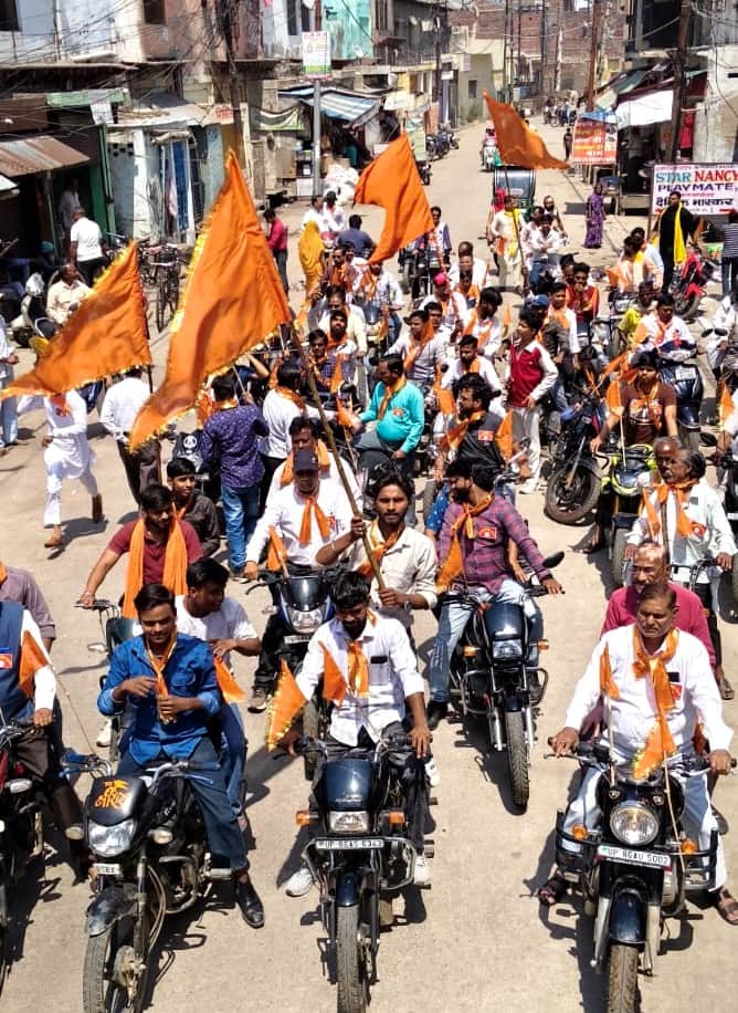 बाइक रैली में शामिल समाज के लोग। संवाद 