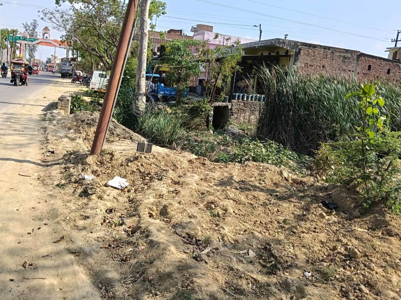 बलरामपुर के तुलसीपुर में रूका नाली निर्माण का काम ।-संवाद