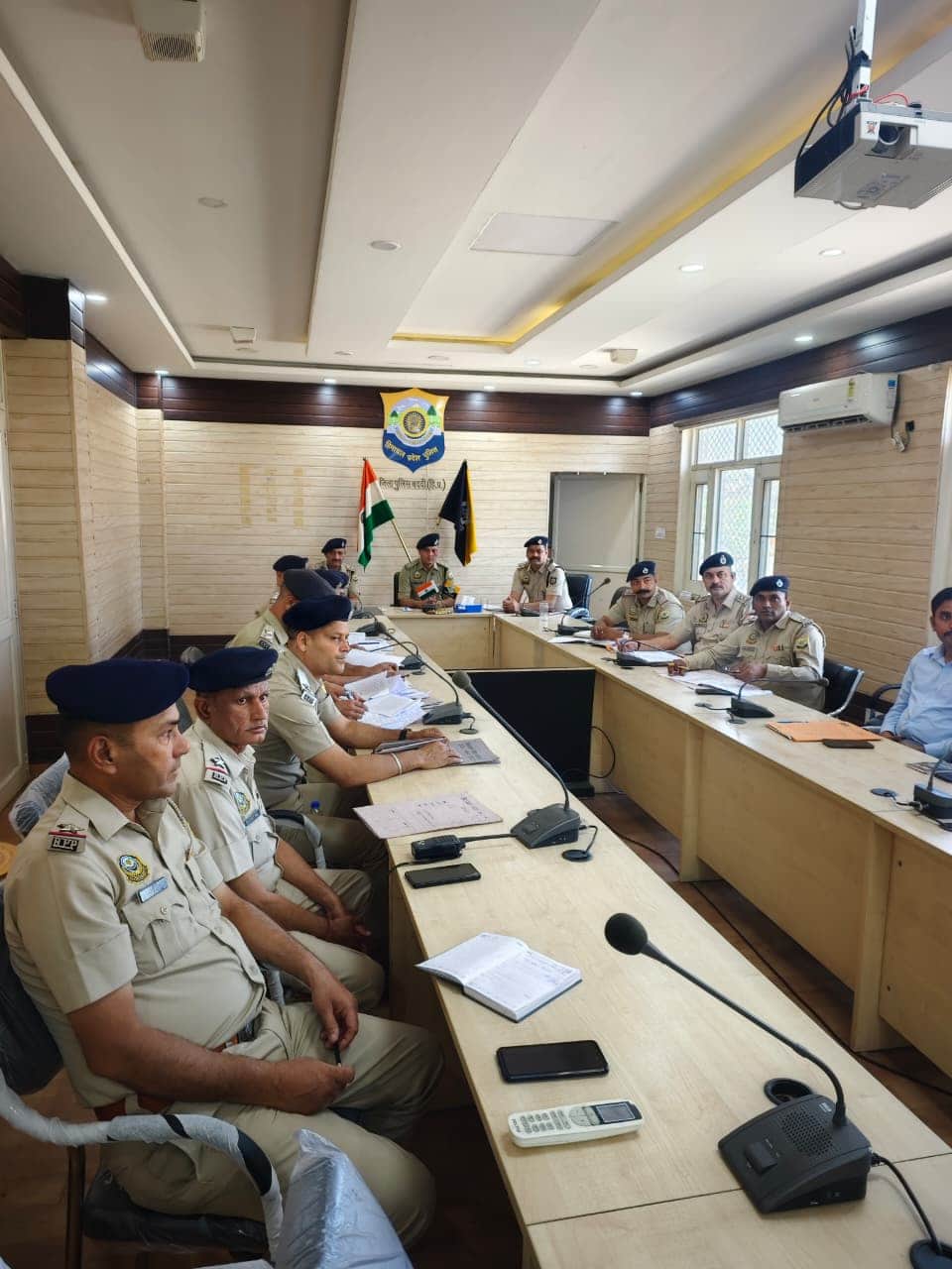 बद्दी में नशा मुक्त अभयिान के तहत बैठक की अध्यक्षता करते हुए एसपी विनोद धीमान- स्रोत- विभाग