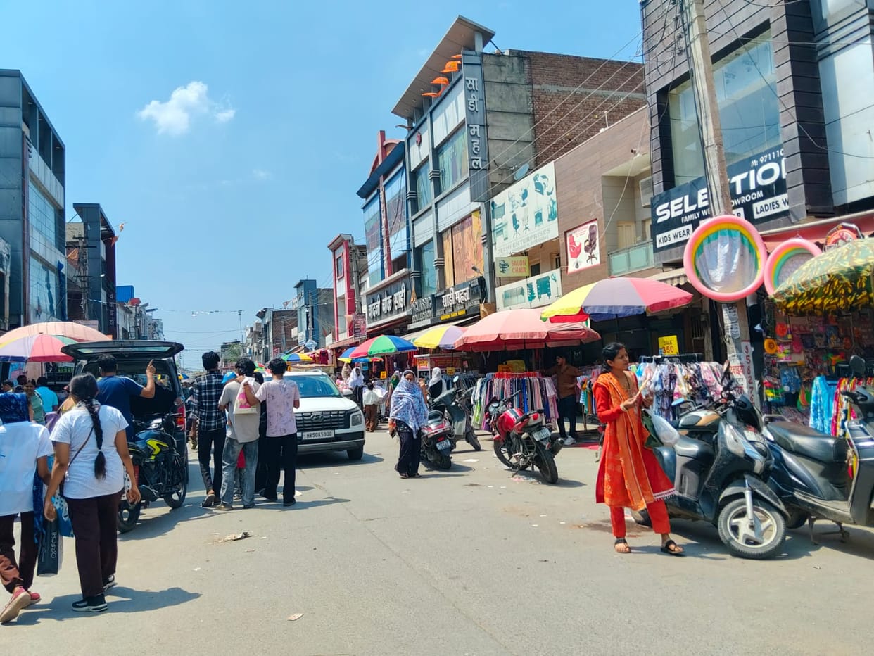 People disturbed by illegal parking at NIT Market