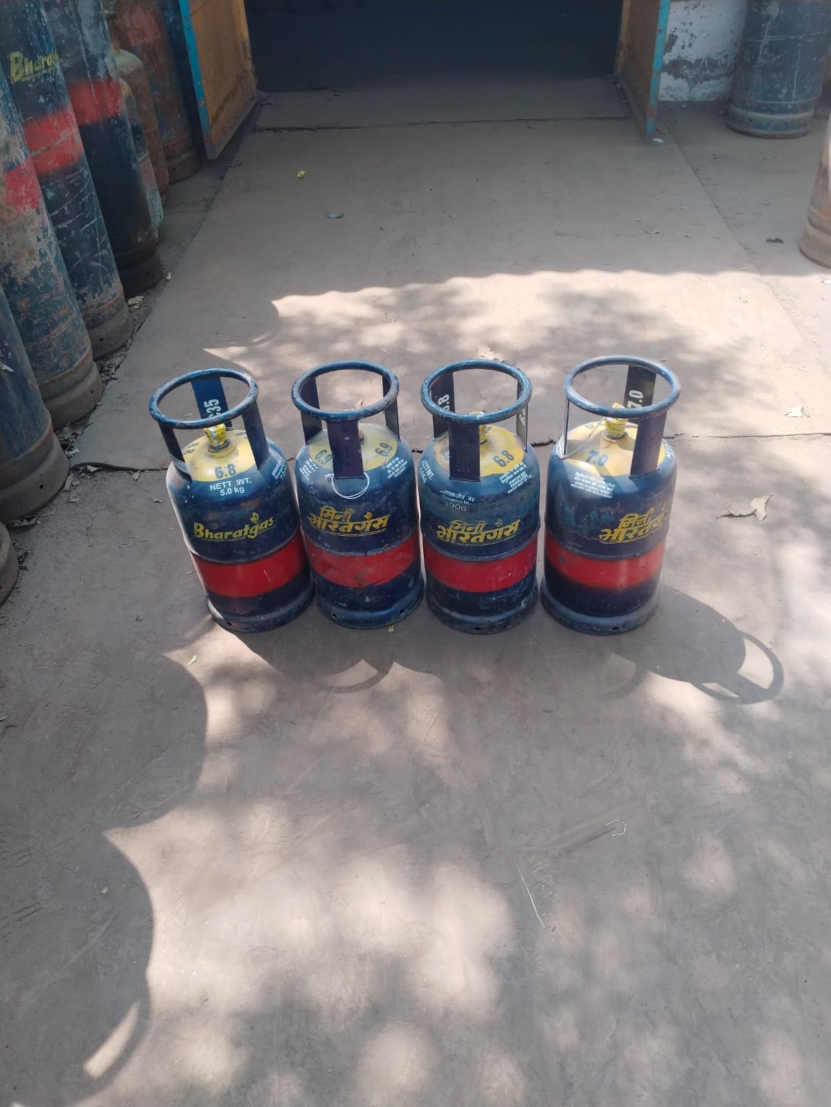 Gas black market... Rate reaches Rs 400 per kg