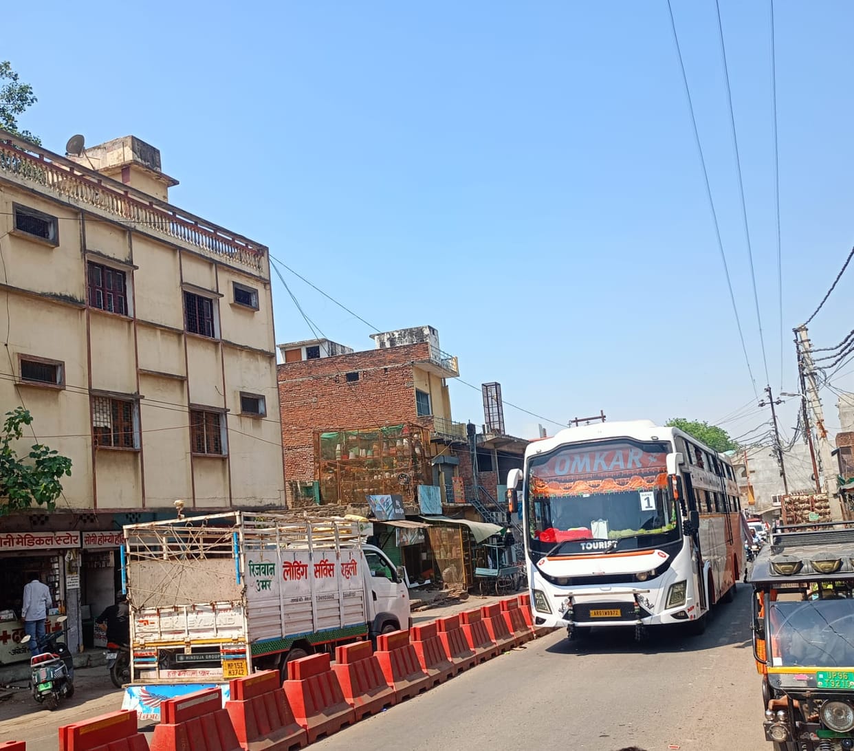 Encroachment on the highway disrupts traffic, causing problems for heavy vehicles
