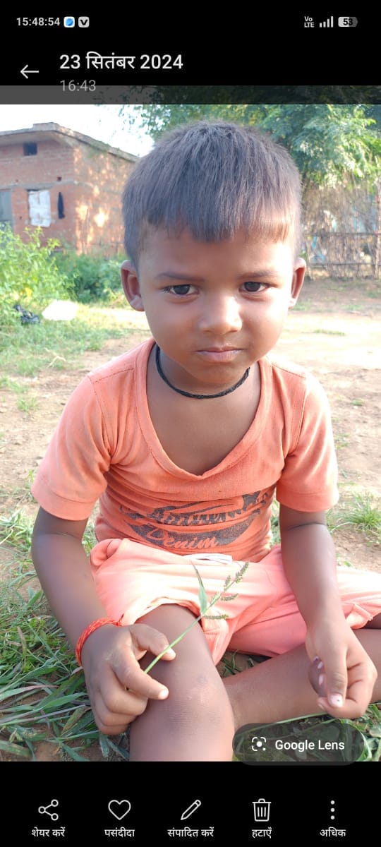 A boy fell into a well, his aunt and father jumped in to save him, resulting in his death.
