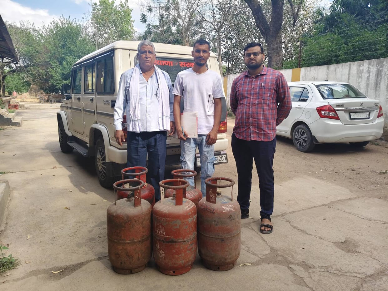 10 Cylinders Seized from Narnaul and Nangal Chaudhary