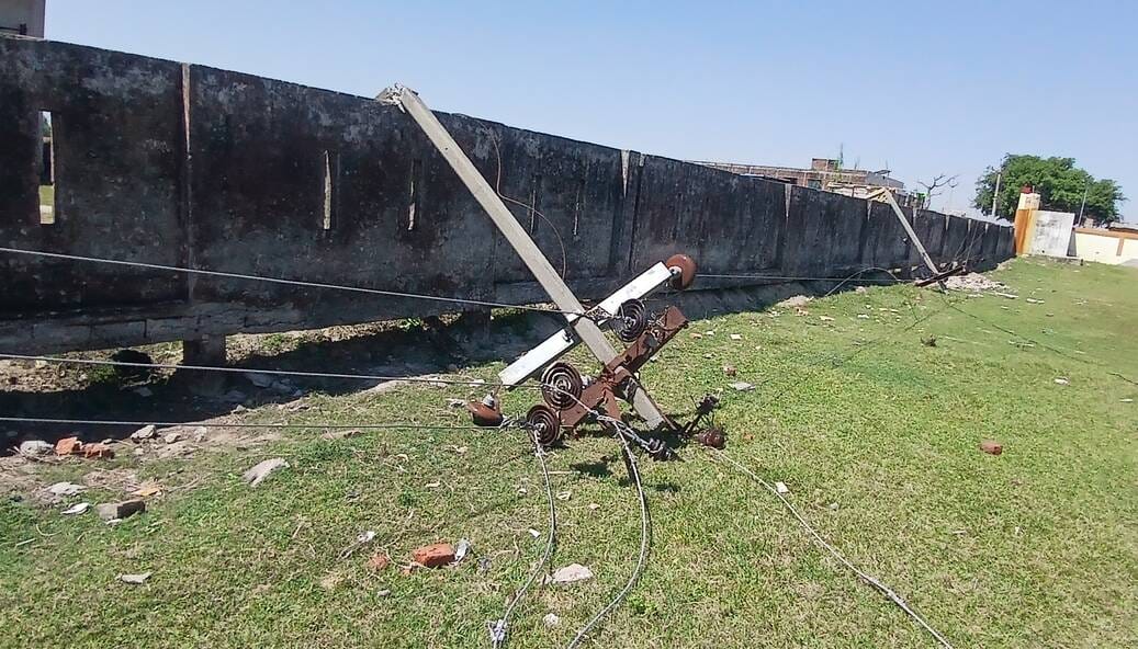 Two Dead, Four Injured in Storm and Rain; Power Outage in 1,500 Villages