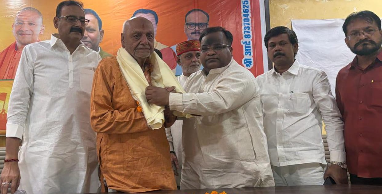 Felicitated senior BJP members and discussed their struggles.