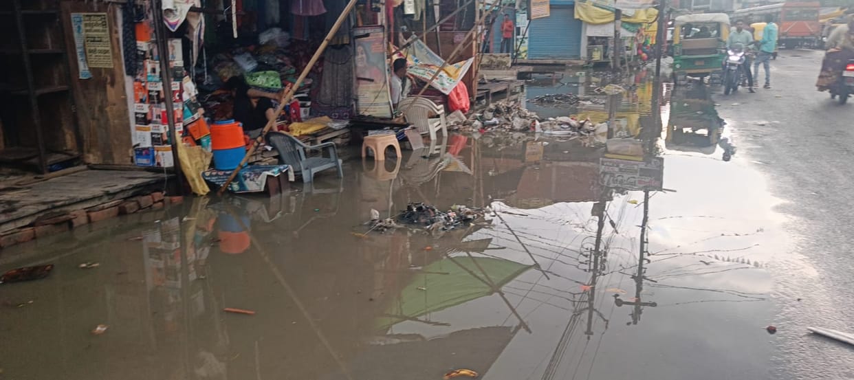 Waterlogging on the feeder road has upset shopkeepers.