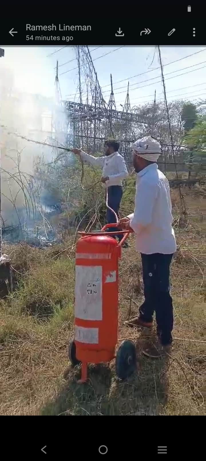 फोटो परिचय नवाबगंज 01-03 कौड़िहार पावर स्टेशन में लगी आग