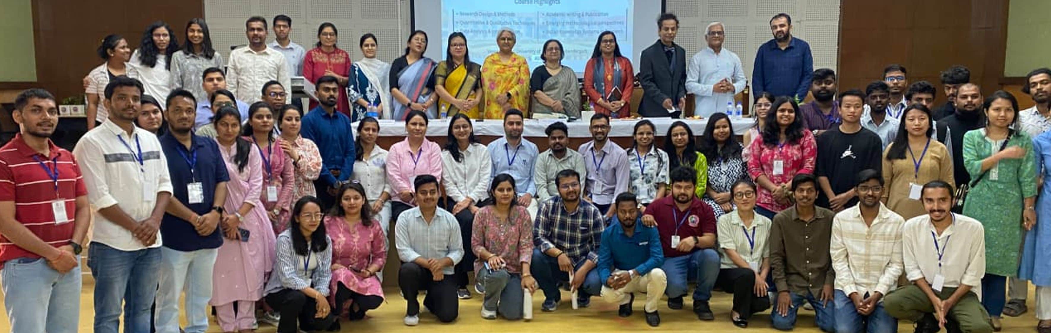 फोटो संख्या: 55 हकेंवि में आयोजित कार्यक्रम में मौजूद विद्यार्थी। विज्ञप्ति