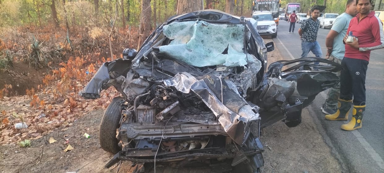 Horrific Car-Truck Collision in Surguja and 3 Members of Same Family Die on Spot