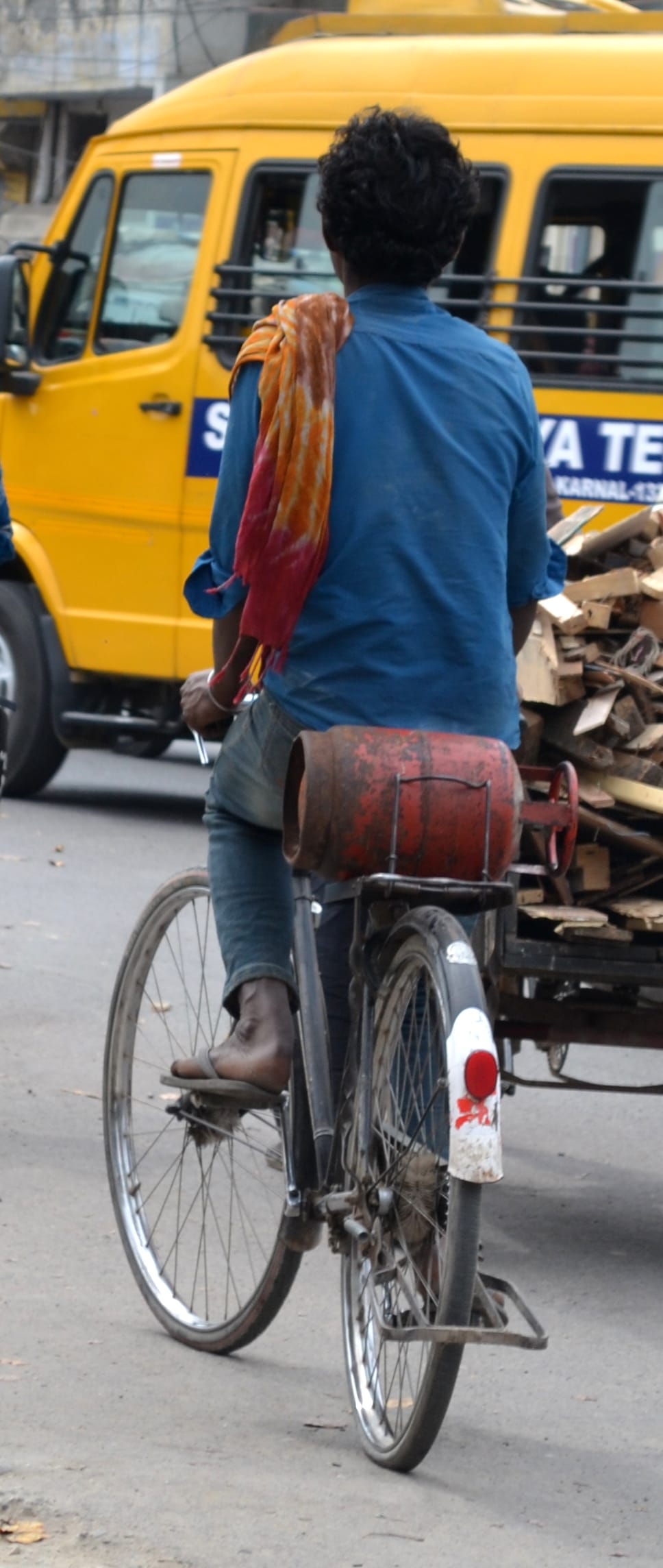 The five-kg cylinder scheme remains confined to paper, with migrants buying gas worth 65 per kg for 300.