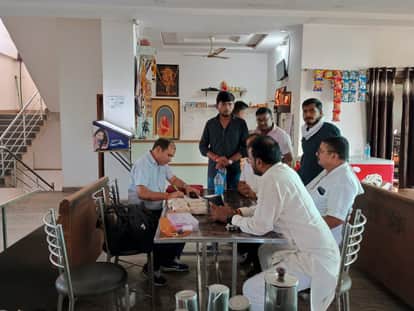 Meat in vegetarian vegetable, Pandhurna hotel highway centre point sealed