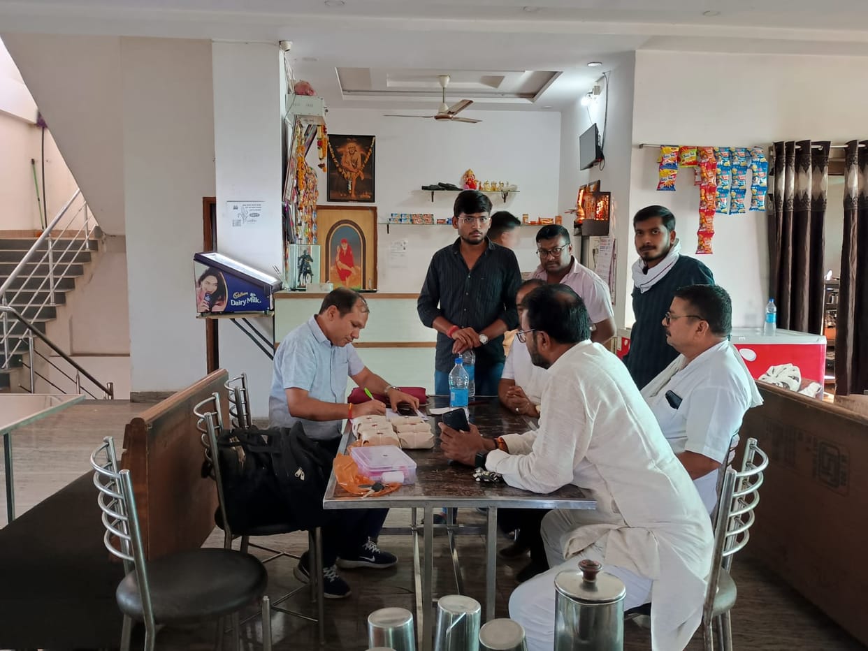 Meat in vegetarian vegetable, Pandhurna hotel highway centre point sealed