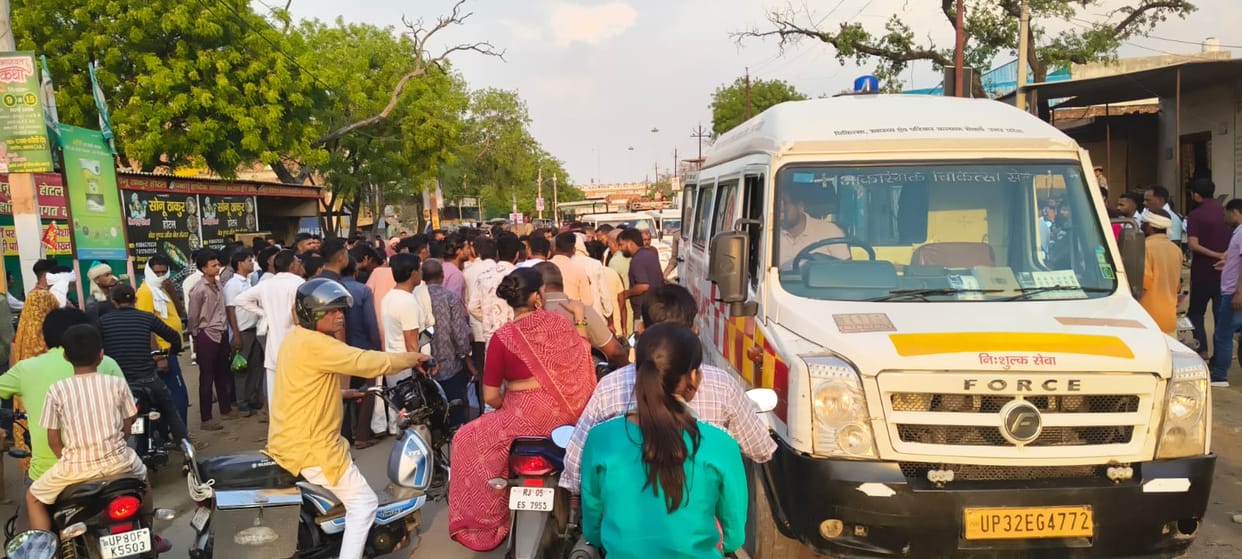 Bike rider crushed by trailer, angry villagers vandalized truck
