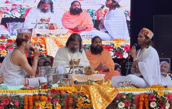 Devotees flocked to see the Jyotirlinga.