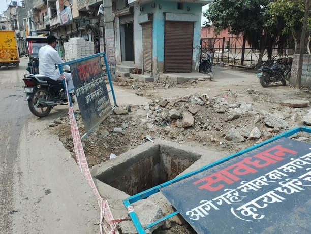 Six months after the construction of the road on Kutani Road, the construction of the sewer was remembered.