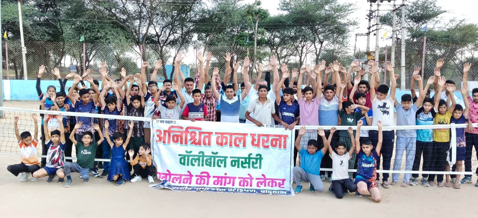 खेल स्टेडियम में अनिश्चितकालीन धरने के दौरान मौजूद खिलाड़ी। 