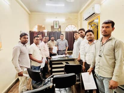 Youth Congress protests at food office over ration non-distribution