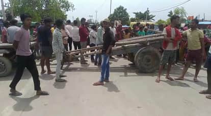 Body found in Ganga 3 year-old child dies tragically, NH-80 blocked over compensation commuters suffer in heat