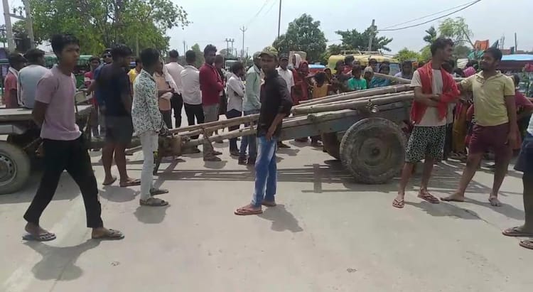 Bihar: मां कपड़ा धोती रही, गंगा में समा गया मासूम; तीन साल के बच्चे की मौत के बाद मुआवजे को लेकर हंगामा