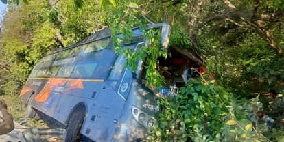 A speeding bus collided with a tree and got stuck in a ditch, injuring 10 passengers