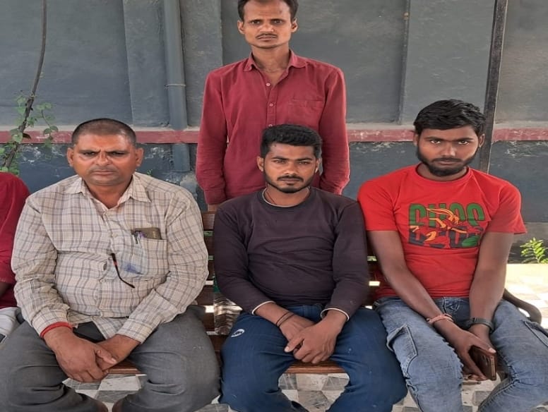 Bihar News :  young man thrown his house after murder  burnt conceal identity.