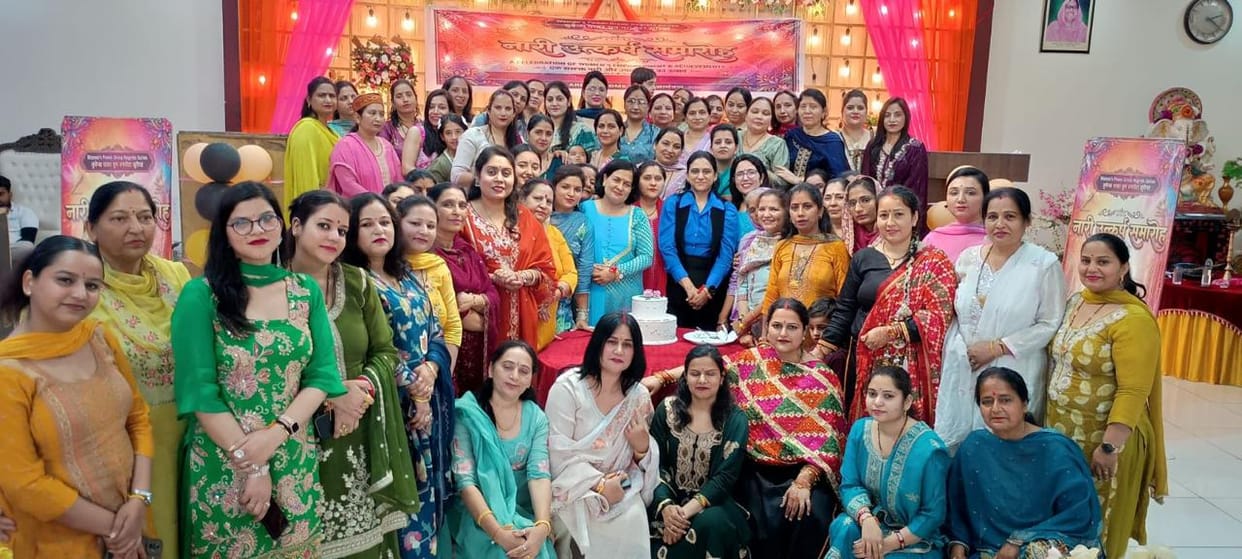 Neha and her friends' Punjabi dance mesmerized everyone.