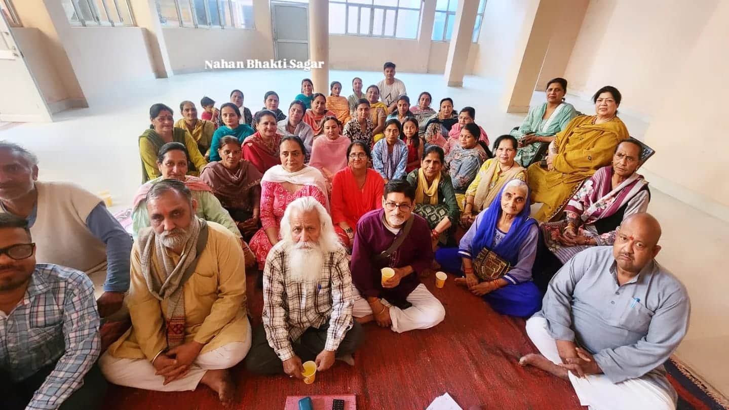 नाहन में भगवान श्री जगन्नाथ रथ यात्रा मंडल की बैठक में मौजूद लोग। स्रोत: संगठन