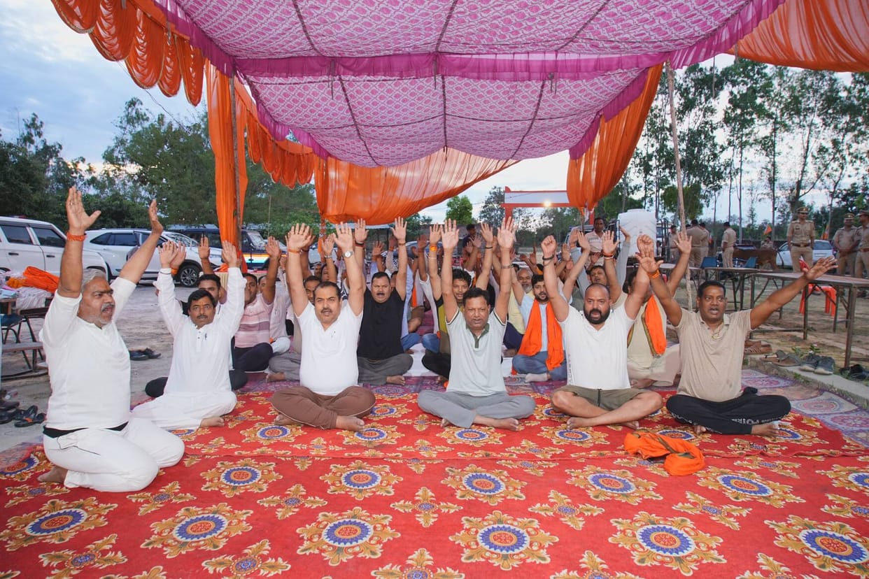 BJP state president discussed group yoga and tea with party workers