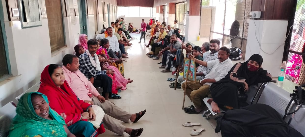 Orthopedic Specialists Tied Up in Administrative Duties... Persons with Disabilities Forced to Endure Long Wait