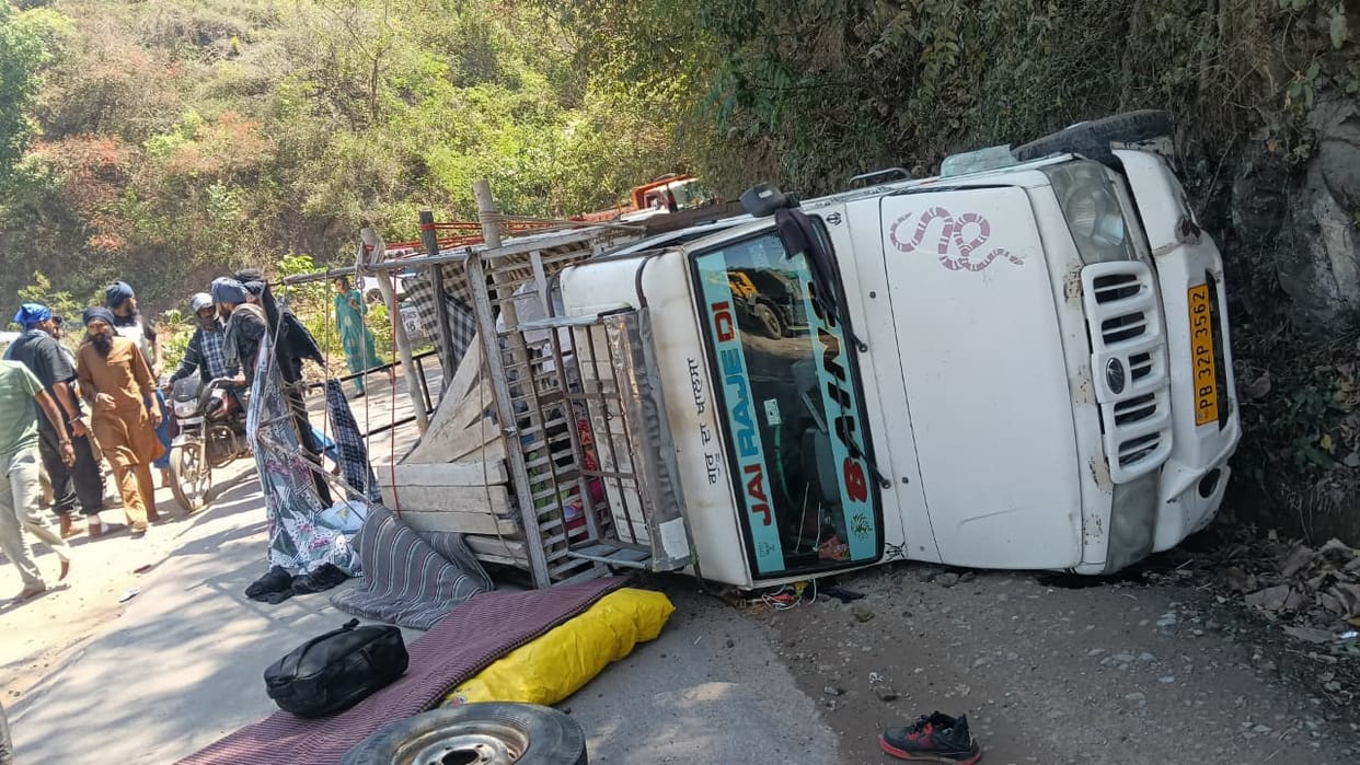Jeep carrying pilgrims from Punjab overturns, 9 injured