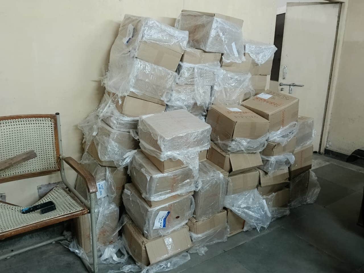 रोडवेज विभाग कार्यालय रखी हैप्पी कार्डों की खेप। 