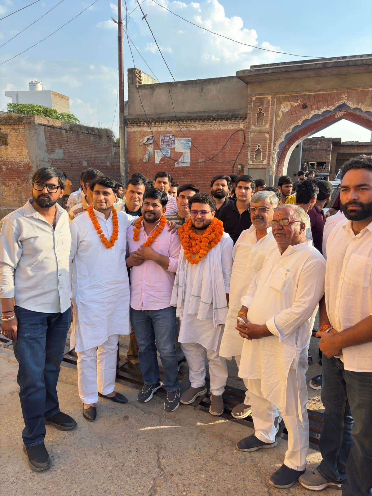 रोहटा। रासना गांव में रालोद के नवनियुक्त जिलाध्यक्ष अनिकेत भारद्वाज के स्वागत व सम्मान में समार