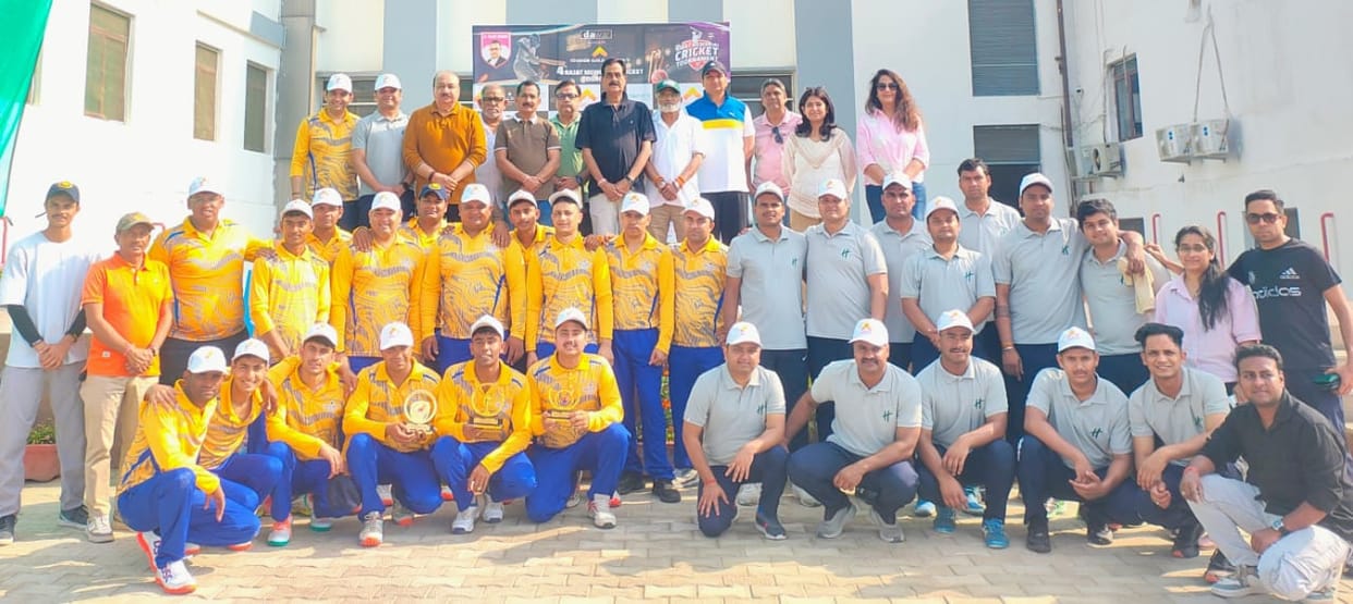 Amar Vilas finished the match in two overs, defeating Holiday Inn by nine wickets