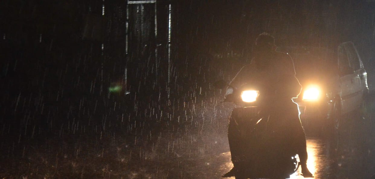 Winds blew at a speed of 30 km/h, and hailstones fell along with the rain.
