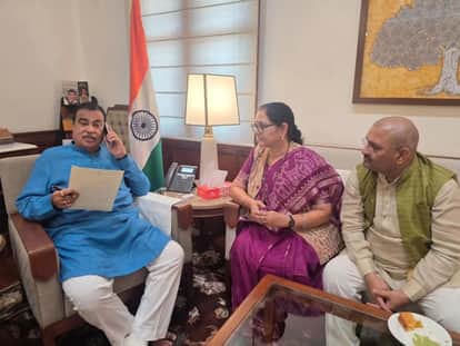 MP Santosh Pandey Meets Gadkari in Delhi Demands Four-Laning of Kawardha Bypass