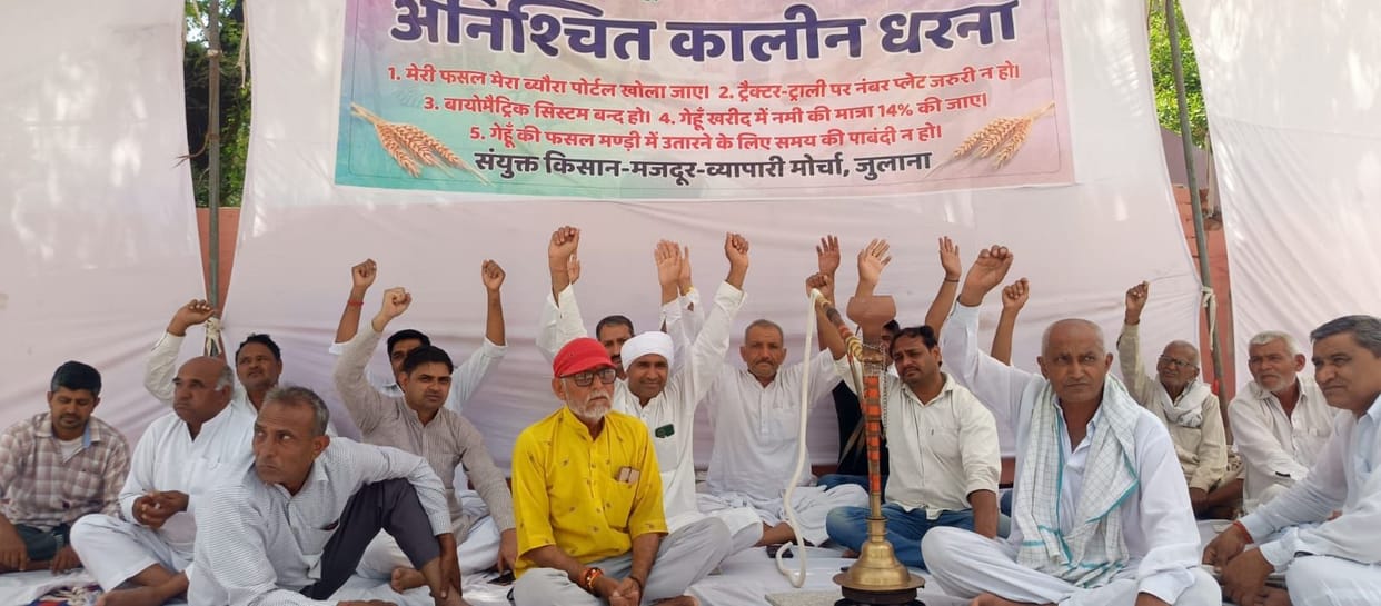 Farmers at the market raised loud slogans against the government.